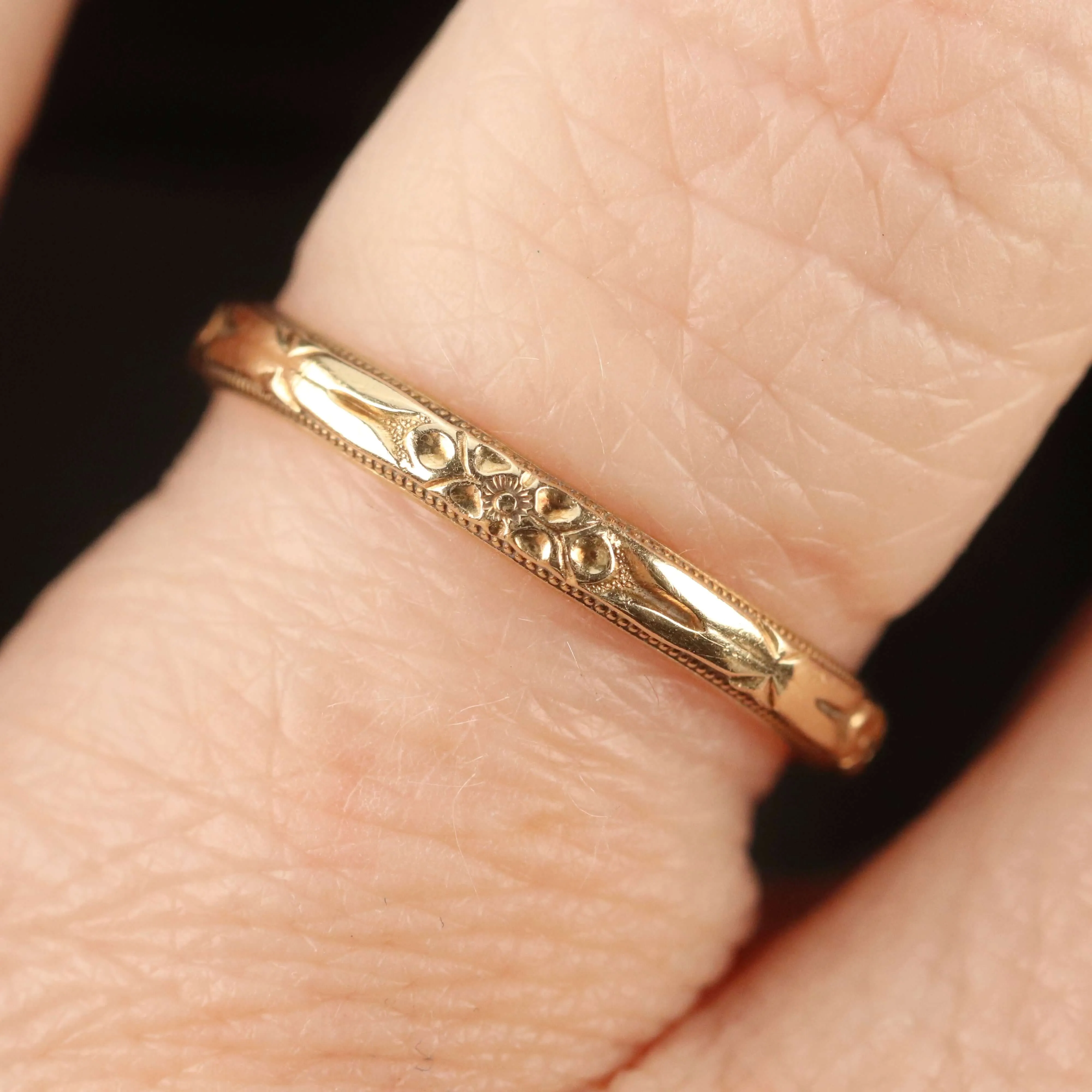 14k yellow gold vintage patterned band