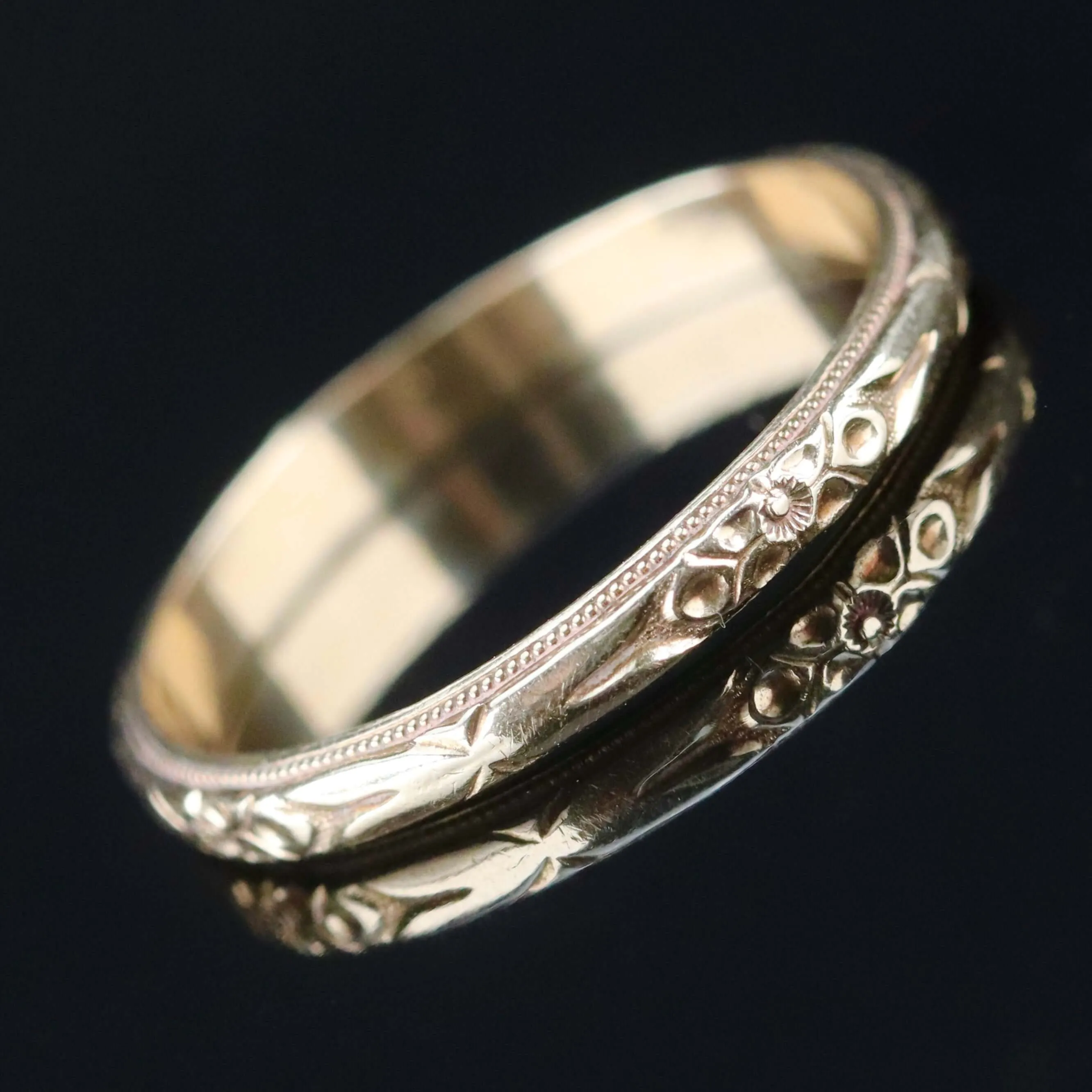 14k yellow gold vintage patterned band