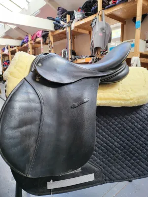 17.5" Lovatt and Rickett Gp saddle Narrow fit