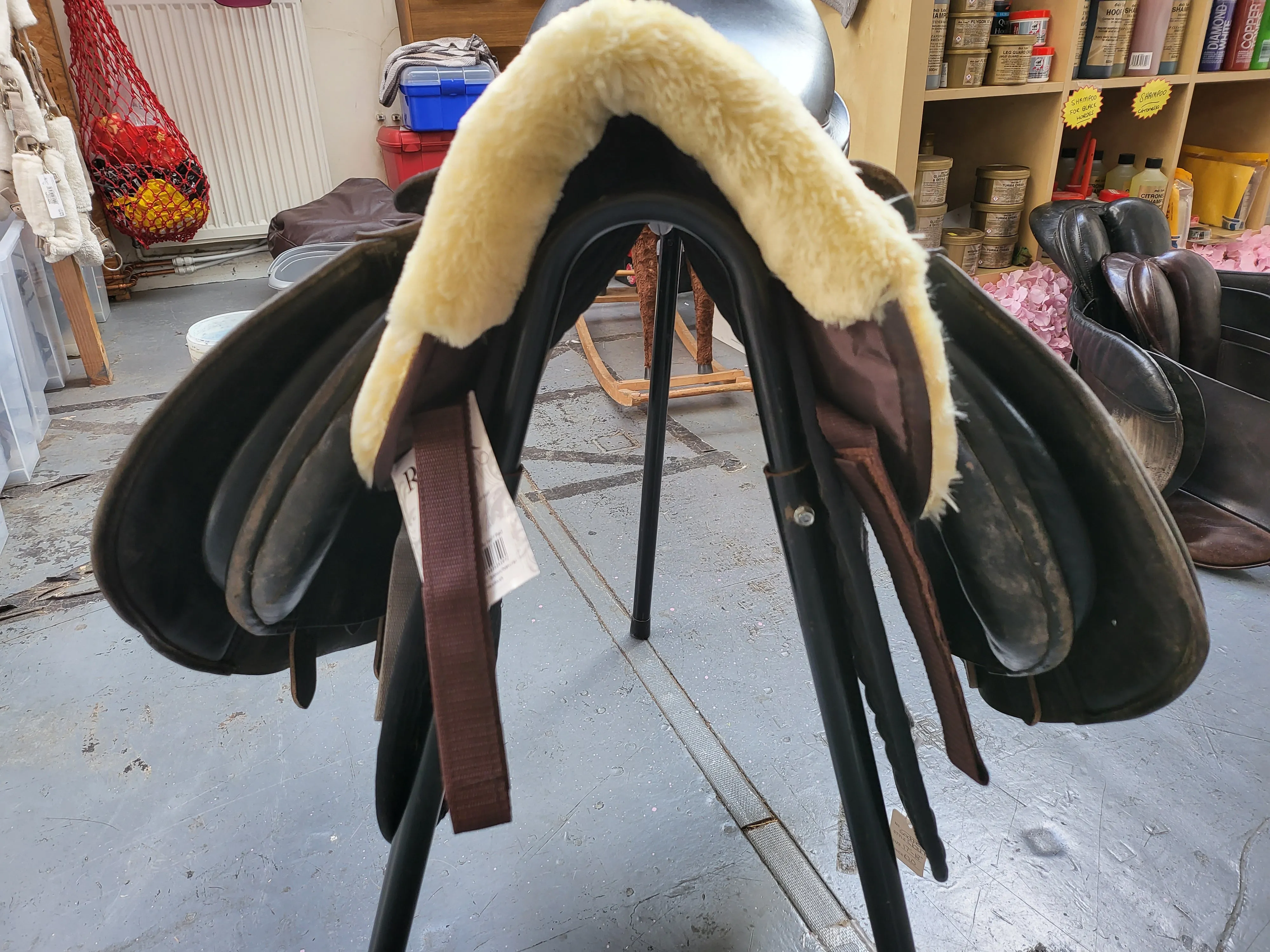 17.5" Lovatt and Rickett Gp saddle Narrow fit
