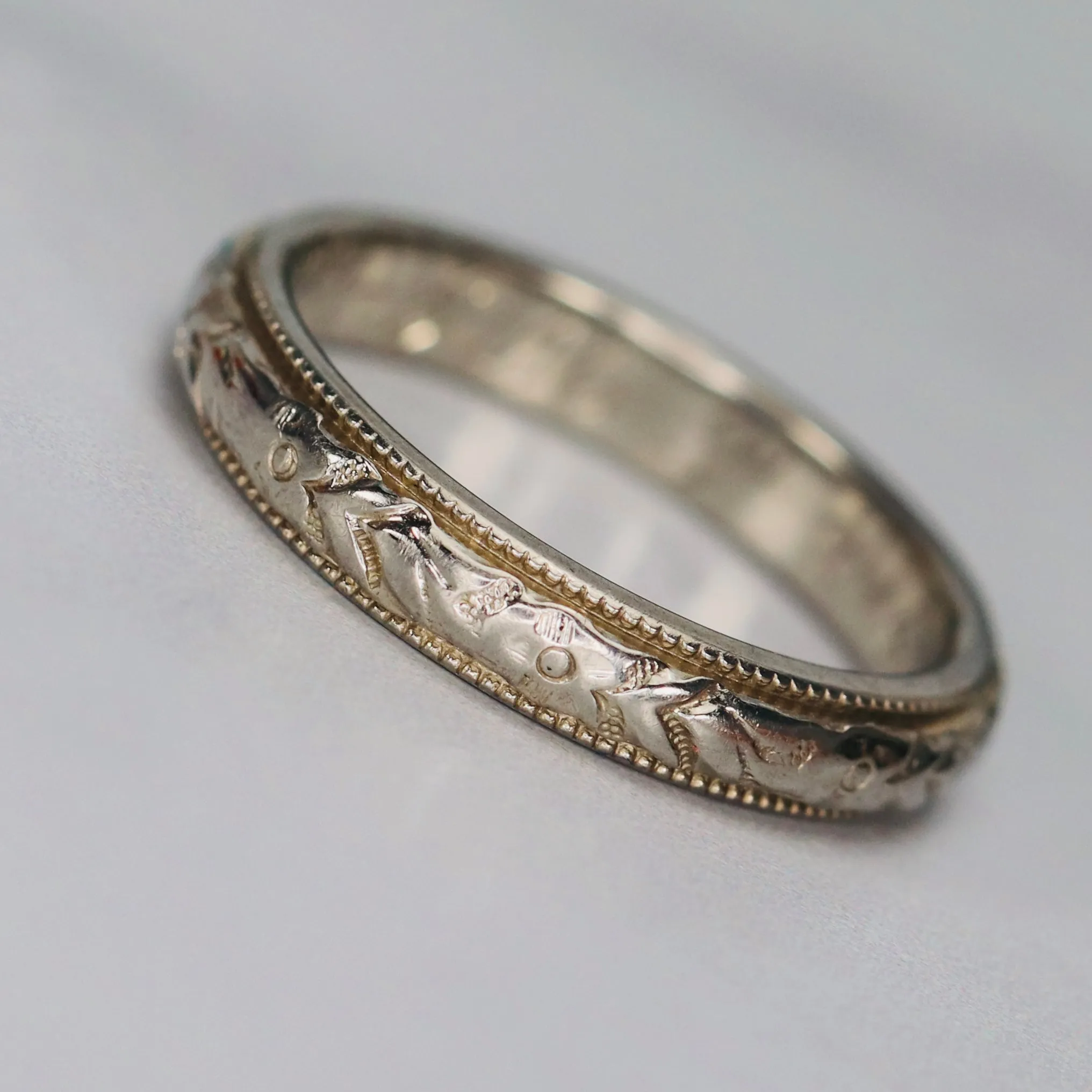 1926 18k white gold orange blossom patterned band