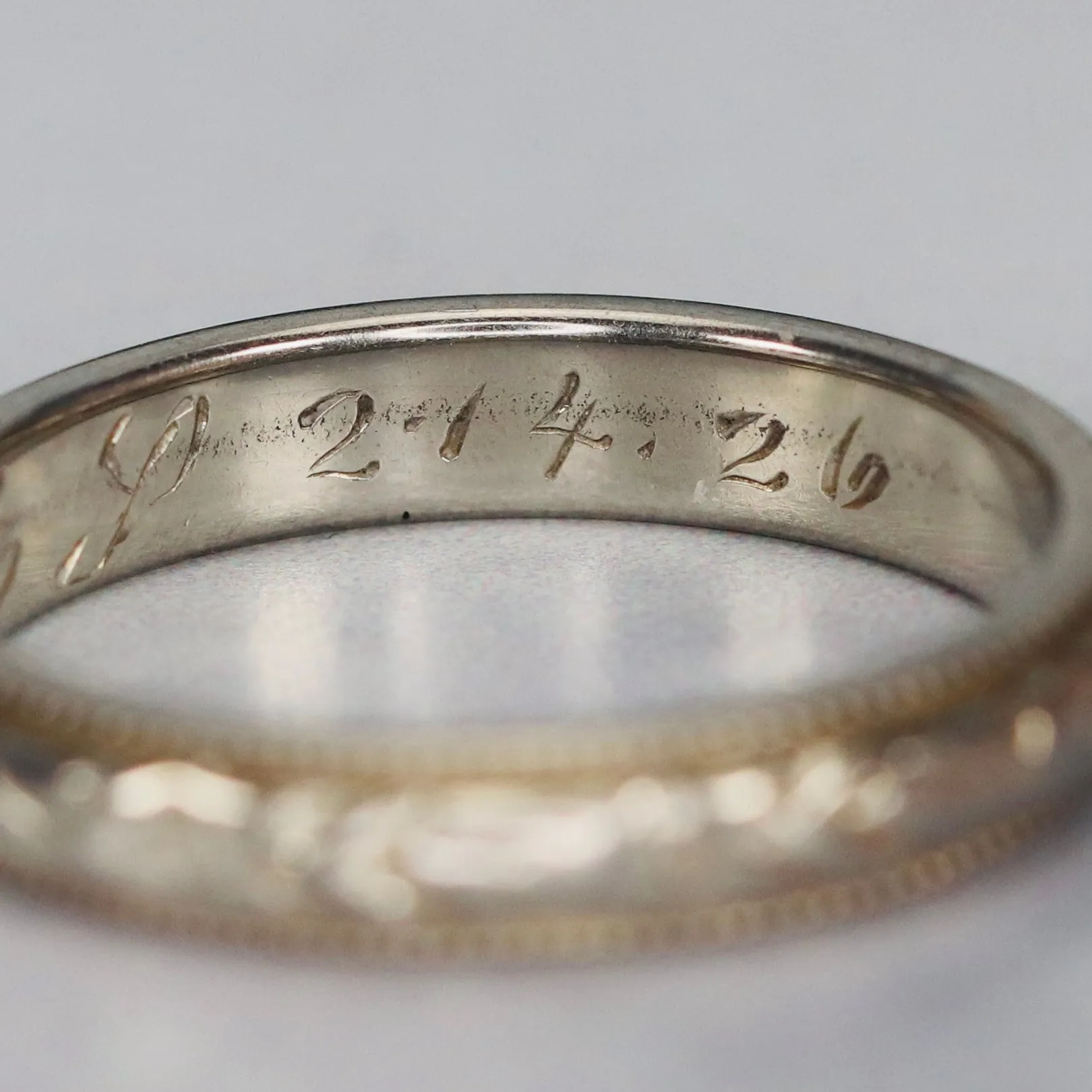 1926 18k white gold orange blossom patterned band