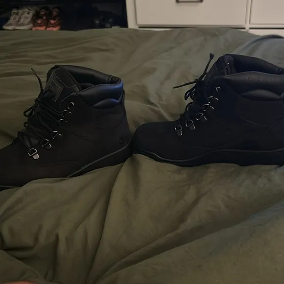 All black field timberlands never worn size 6 1/2