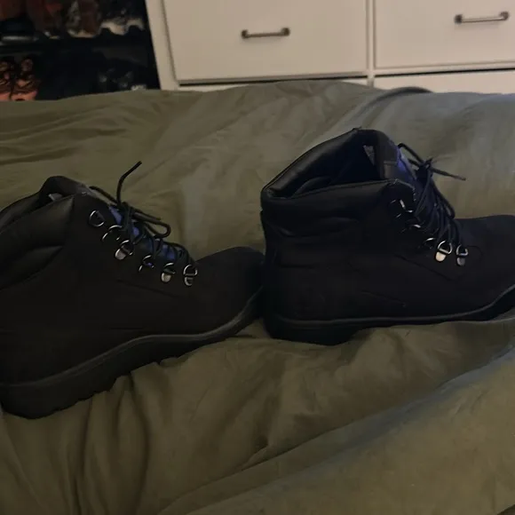 All black field timberlands never worn size 6 1/2