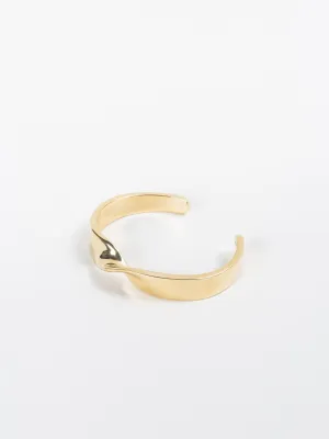 narrow twist cuff