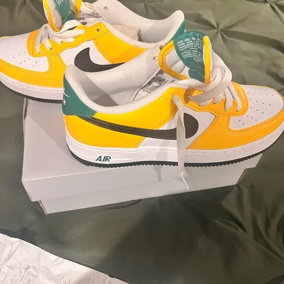 New Air Force 1 GS New Never Worn