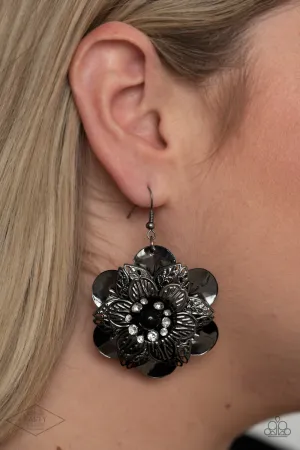 Paparazzi - Midnight Garden Earrings
