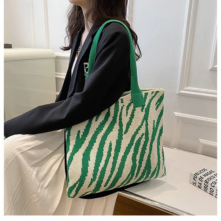 The “streAK-A 💕💚” Tote