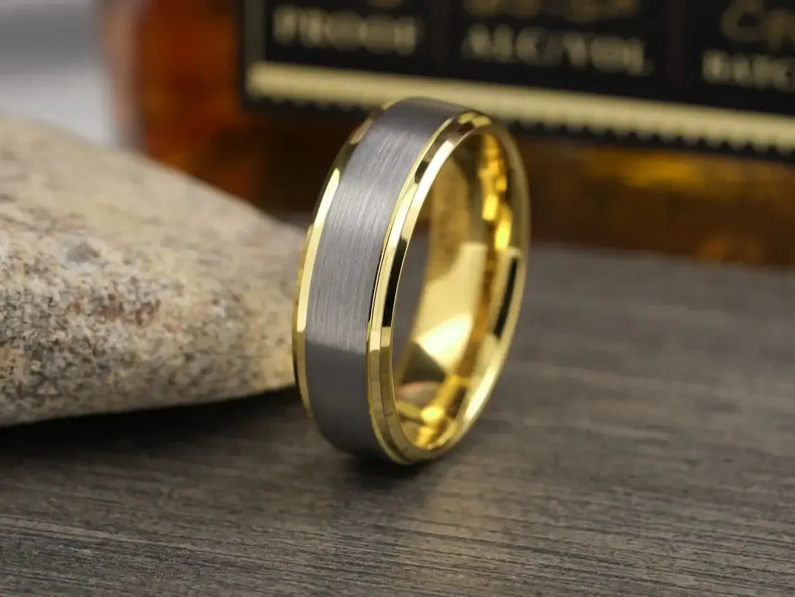 The Stud | Men's Gold Wedding Band