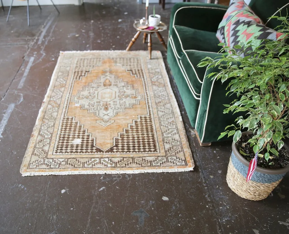 Vintage Faded Anatolian Rug 3.5ftx5.6ft