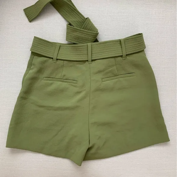 Wilfred size 6 green shorts. Worn once!
